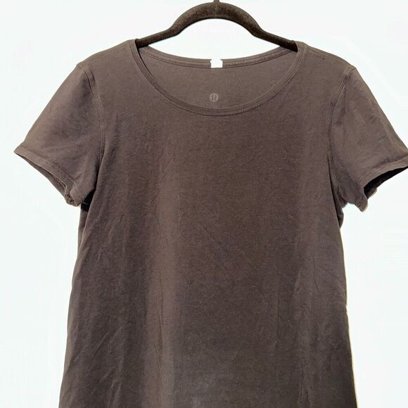 Lululemon Womens Black Crewneck Tee Size 4 Gently Worn - Picture 3 of 10
